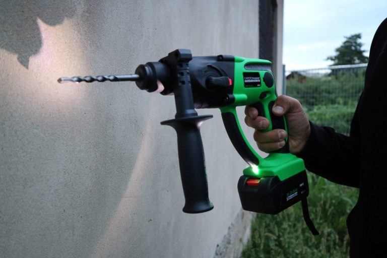 Akumulatorska-SDS-Plus-cekic-busilica-18V-sa-jednom-baterijom-4