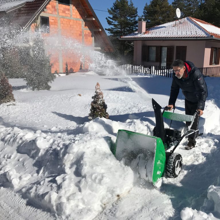 Cistac-snega-GARDEN-master-benzinski-1